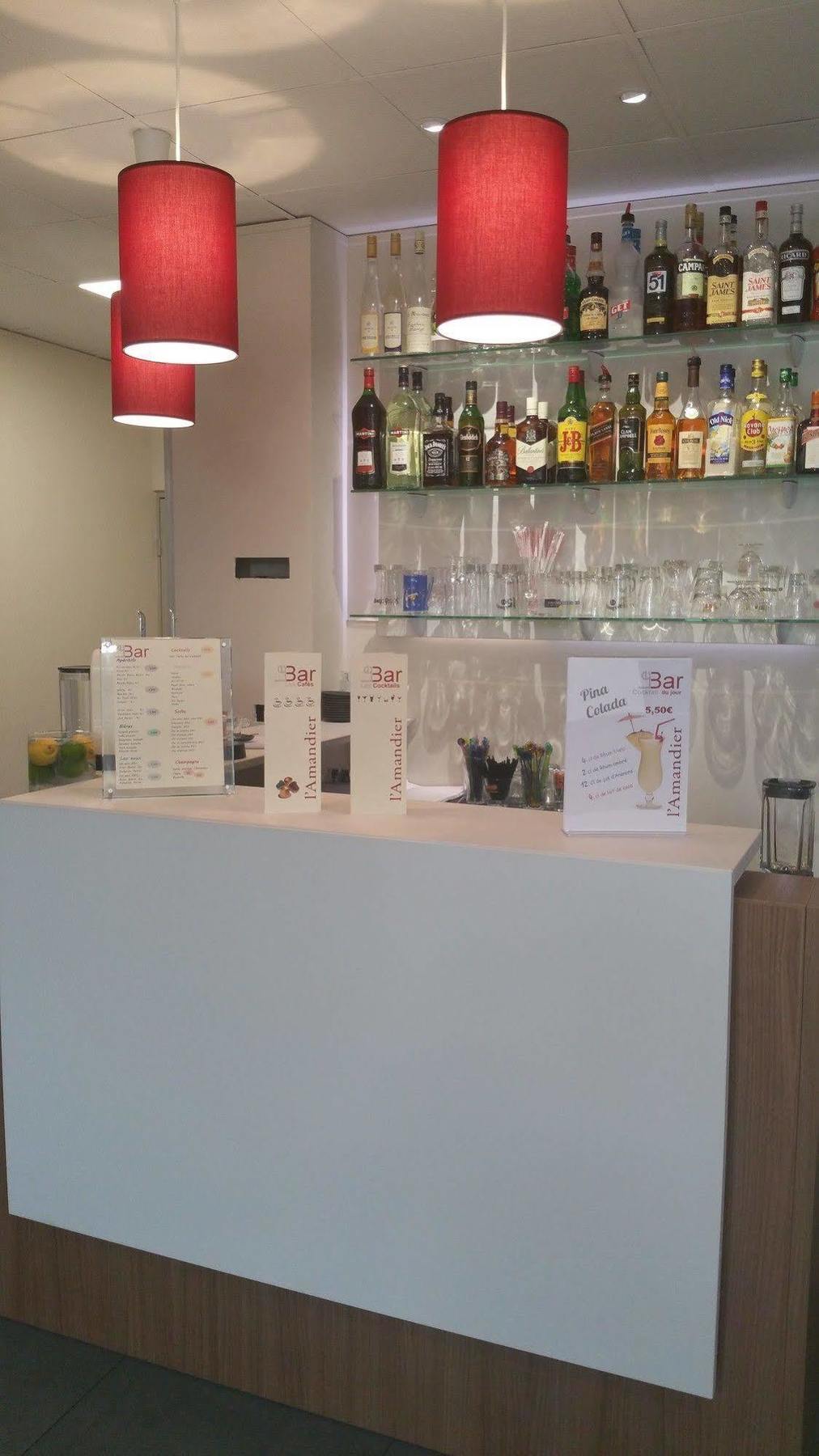 拉曼帝业酒店 楠泰尔 外观 照片